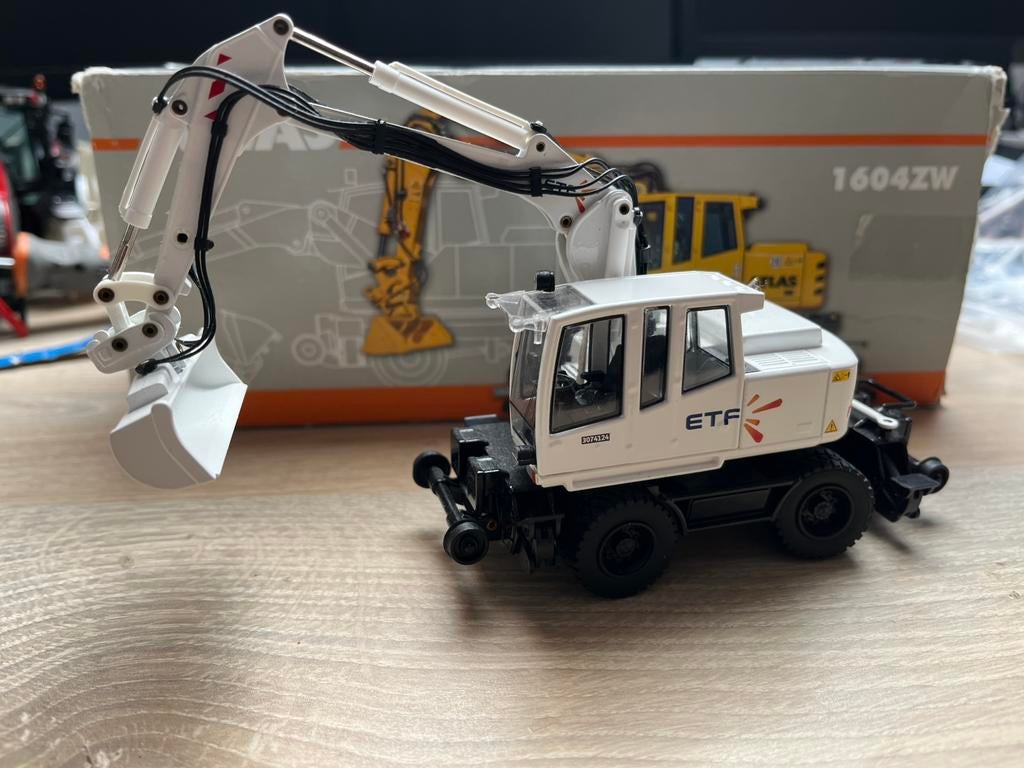 Atlas 1604ZW ETF Graafmachine Model, Hobby en Vrije tijd, Modelauto's | 1:50, Ophalen of Verzenden, Zo goed als nieuw, Overige typen