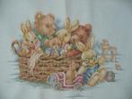 Borduurwerk "Beren en haasjes", Ophalen of Verzenden, Gebruikt, Handborduren, Onderdeel of Toebehoren