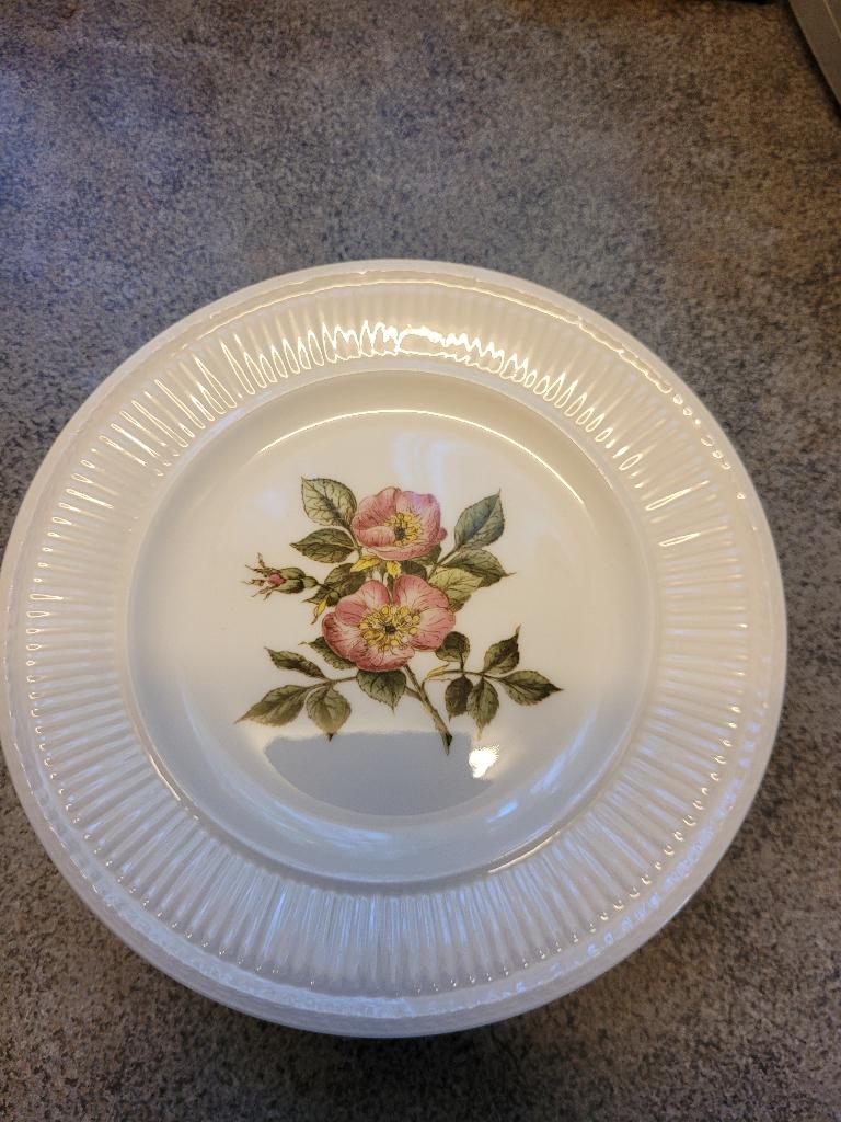 7 Wedgwood  briar rose” gebakbordjes  16 cm, Ophalen of Verzenden, Wedgwood, Aardewerk, Schaal of Schalen