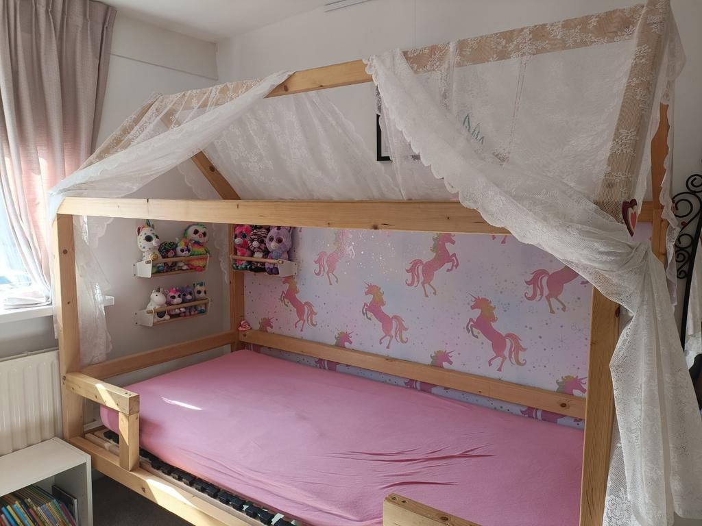 Huisje bed MET kanten gordijntjes 211.5 b x100d x185.5 hoog, Huis en Inrichting, Ophalen, 210 cm, Huisjes, Hout