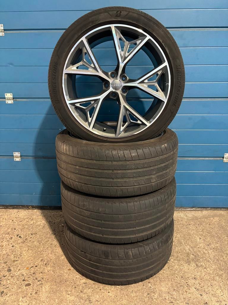 Originele Audi Q8 / SQ8 / RSQ8 - 22 inch set met Zomerbanden, Auto-onderdelen, Banden en Velgen, Banden en Velgen, Zomerbanden