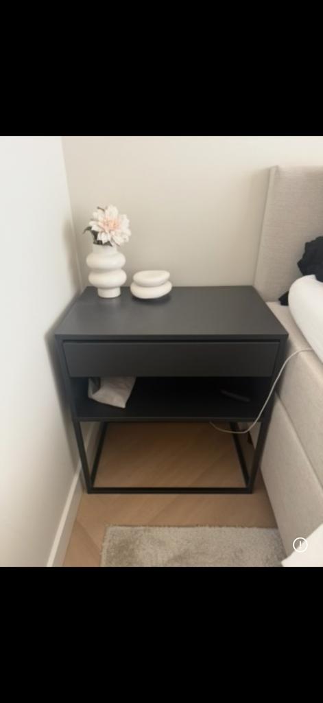 IKEA nachtkastjes vikhammer zwart 60x39, Ophalen, Zo goed als nieuw, 45 tot 65 cm, Minder dan 55 cm