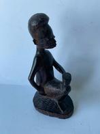 Vintage houten beeld Afrika / Afrikaanse man met tattoo., Ophalen