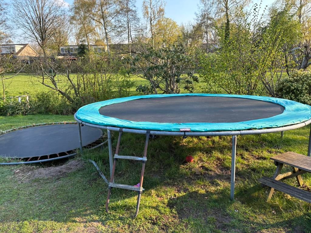 Trampoline 2 keer Berg, Ophalen, Gebruikt