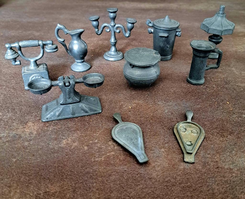 Set van 10 miniatuur tinnen decoratieve items, Ophalen of Verzenden