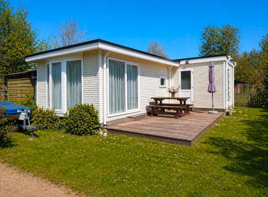 Vrijstaand chalet aan vaarwater, eigen steiger Wanneperveen, Overijssel, Tuin, Landelijk, Chalet, Bungalow of Caravan