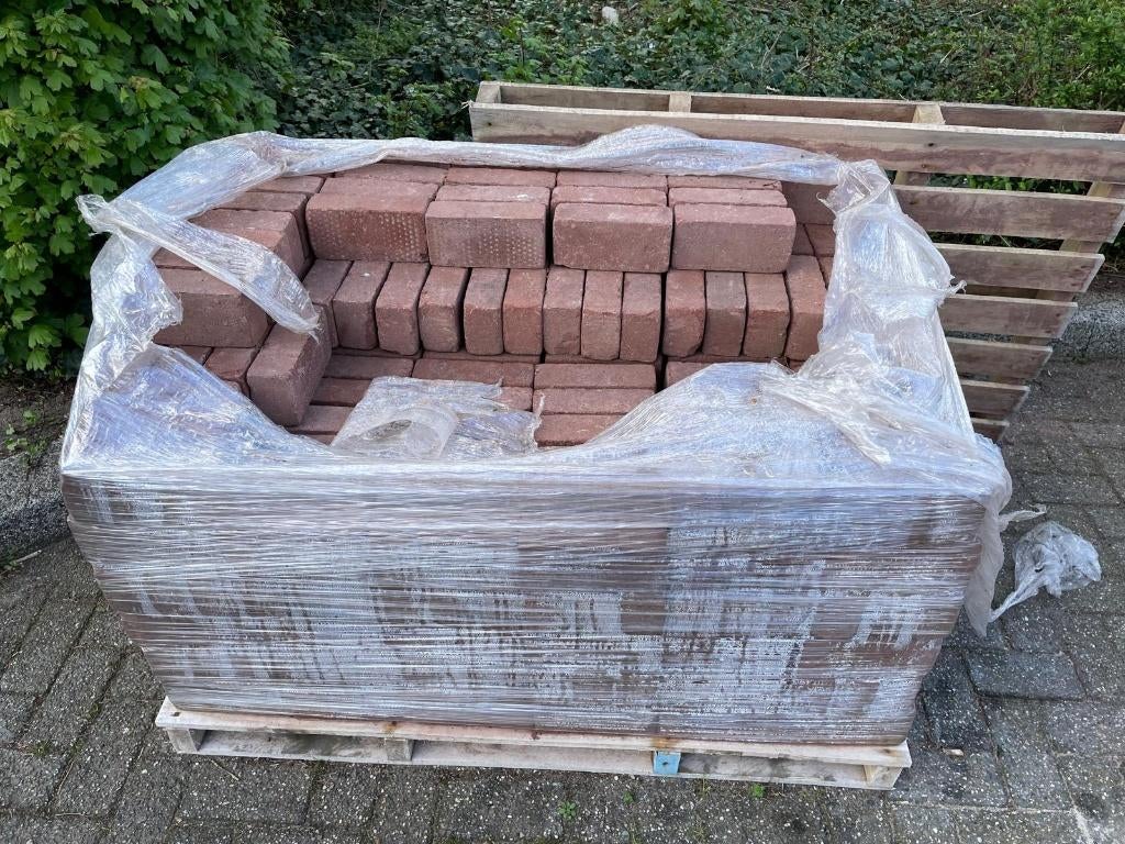 Gebakken rode waaltjes dikformaat getrommeld 5 m2, Tuin en Terras, Ophalen, Overige materialen, Klinkers, 5 tot 10 m²
