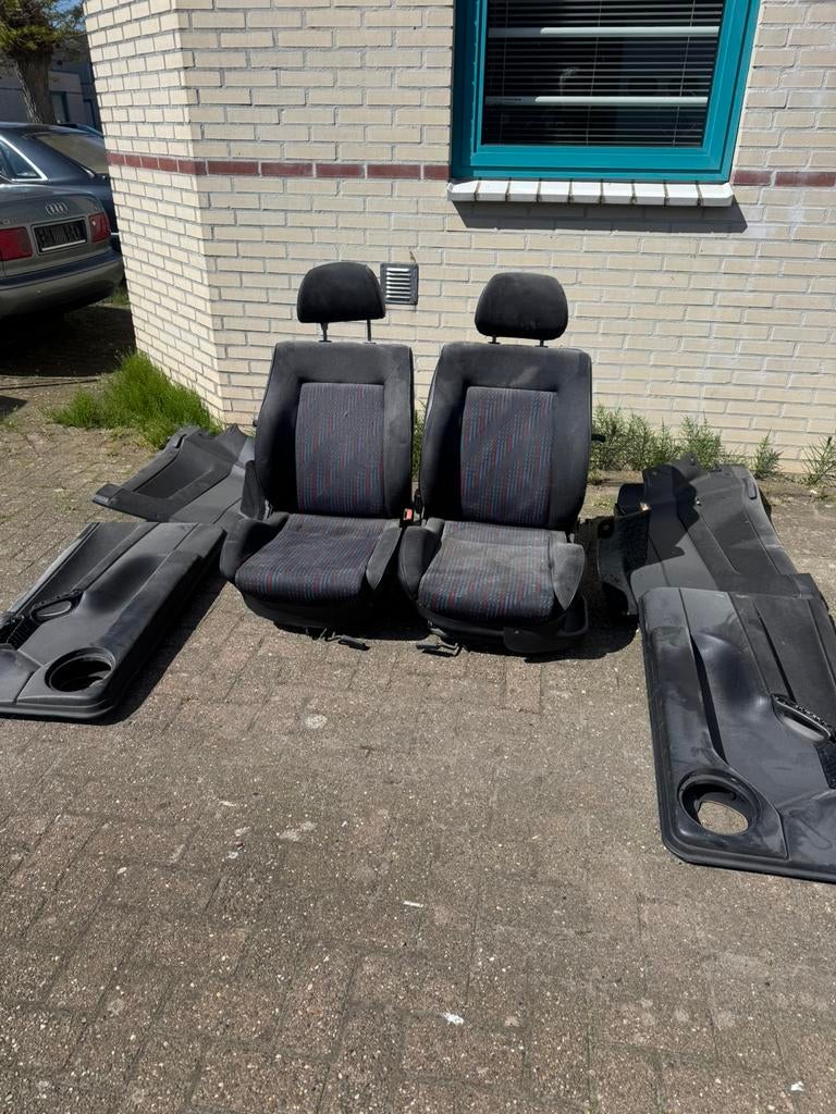 VW Golf3 interieur 3 deurs geen achterbank 2 voorstoelen, Ophalen