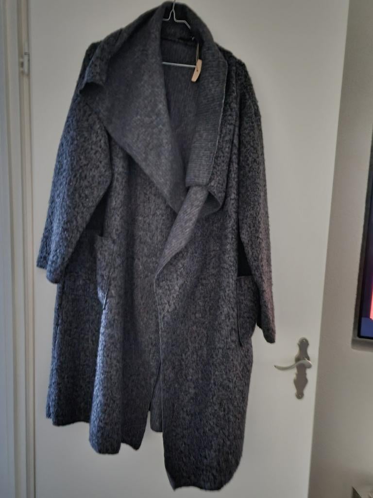 Stijlvolle Grijze Bouclé Jas - Maat XL, Maat 46/48 (XL) of groter, Nieuw, Ophalen of Verzenden, Onbekend