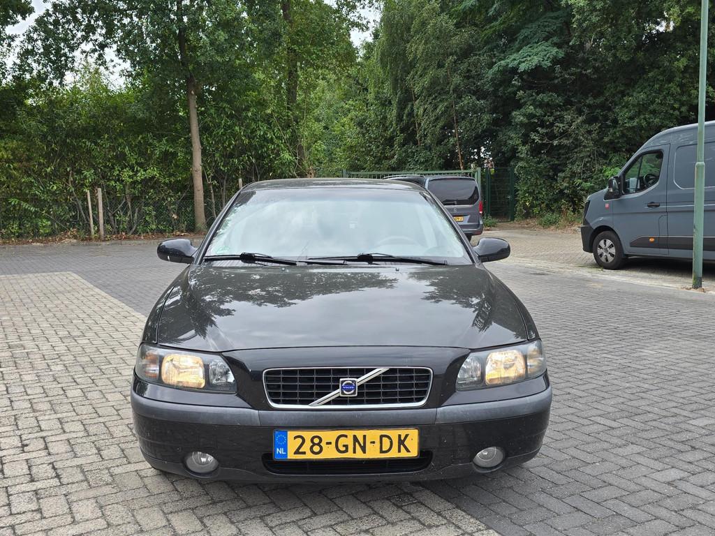 Volvo S60 2.4/AIRCO/CRUISE/APK 08-2026/INRUIL KOOPJE/, Auto's, Voorwielaandrijving, Stof, Gebruikt, Zwart