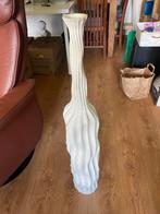 Twee hoge vazen van 95 cm kunststof, Ophalen, Overige materialen, Gebruikt, Wit