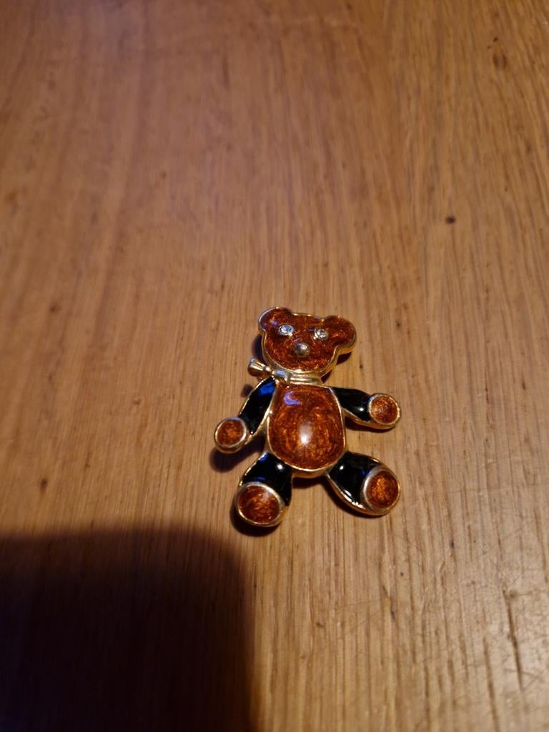 GEËMAILLEERDE BROCHE BEER, Ophalen of Verzenden, Overige materialen