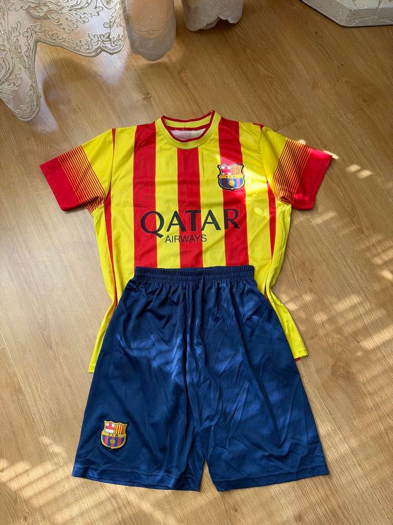 FC Barcelona Thuisshirt en Broekje Neymar Jr. Maat L, Maat M, Ophalen of Verzenden, Gebruikt, Set