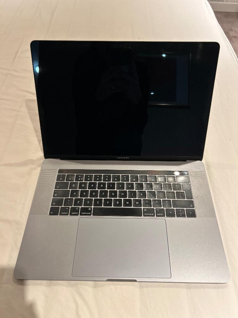 MacBook Pro 2018 15"- nette staat, Computers en Software, Apple Macbooks, Gebruikt, 2 tot 3 Ghz, Ophalen, MacBook Pro