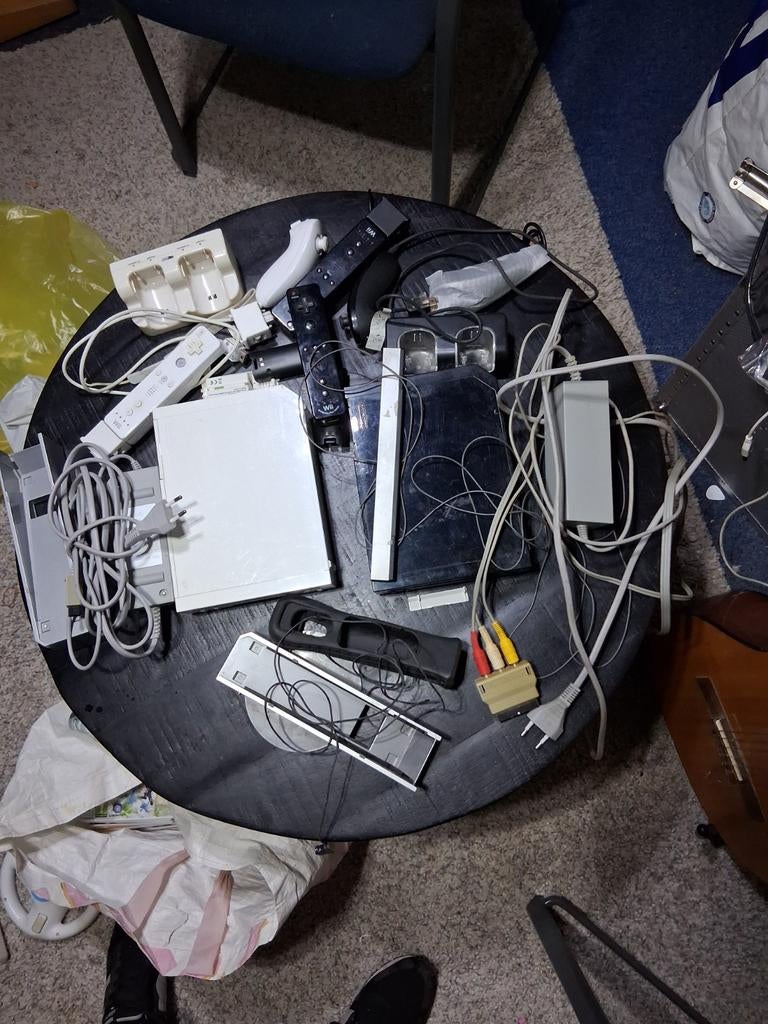 2x Nintendo wii plus veel extra, Ophalen, Gebruikt, Met 3 controllers of meer, Met stuurtje