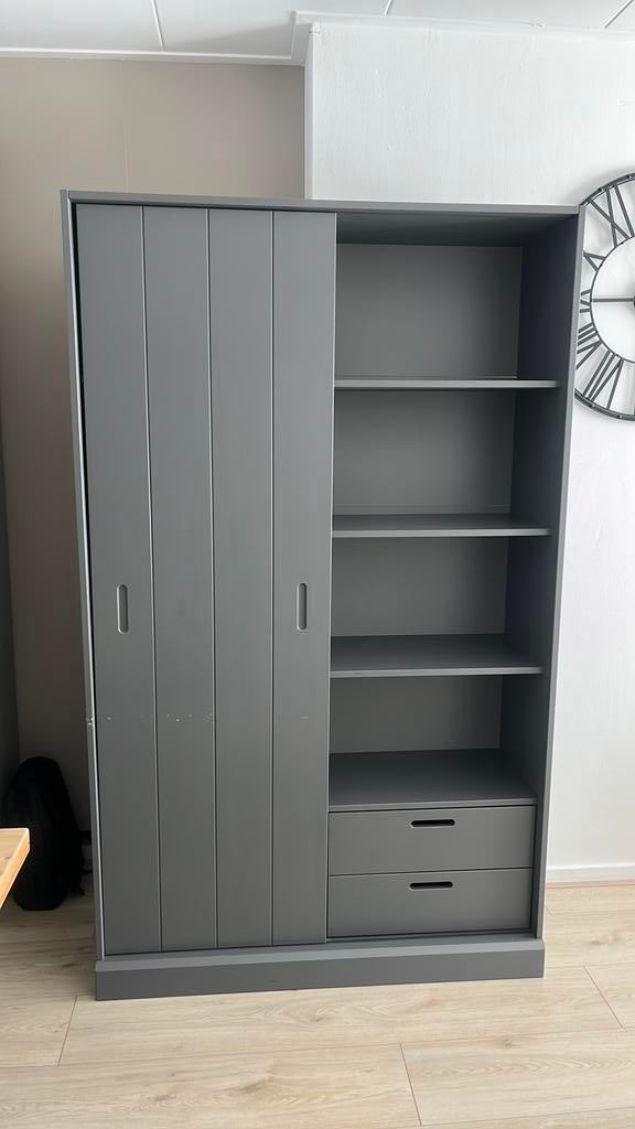 Kast, Huis en Inrichting, Kasten | Kledingkasten, Ophalen, 200 cm of meer, Zo goed als nieuw, Grenenhout