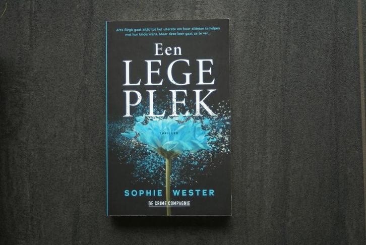 EEN LEGE PLEK..... Sophie Wester... (2023), Boeken, Thrillers, Zo goed als nieuw, Ophalen of Verzenden