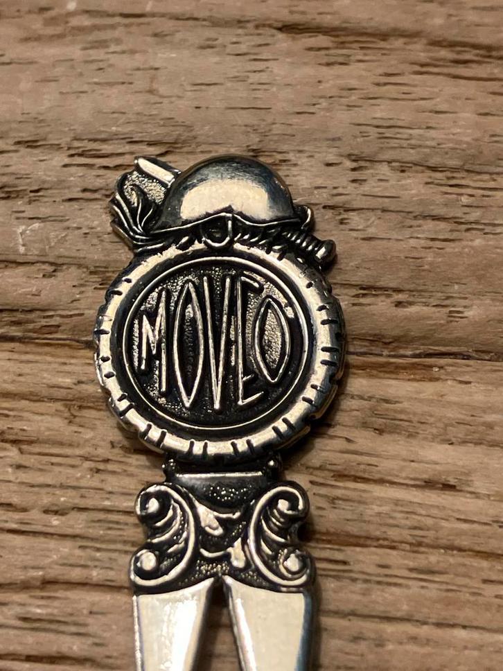 Zilverkleurige lepel met 'MOVEO' inscriptie, Verzamelen, Overige Verzamelen, Ophalen of Verzenden