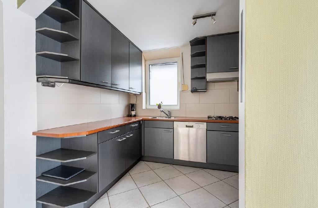 Keuken met vaatwasser, gasfornuis, afzuiger, kraan en wasbak, Ophalen, Gebruikt, Hoekkeuken, Graniet of Steen