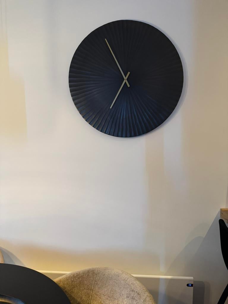 Zwarte klok, Huis en Inrichting, Woonaccessoires | Klokken, Ophalen of Verzenden, Zo goed als nieuw, Wandklok