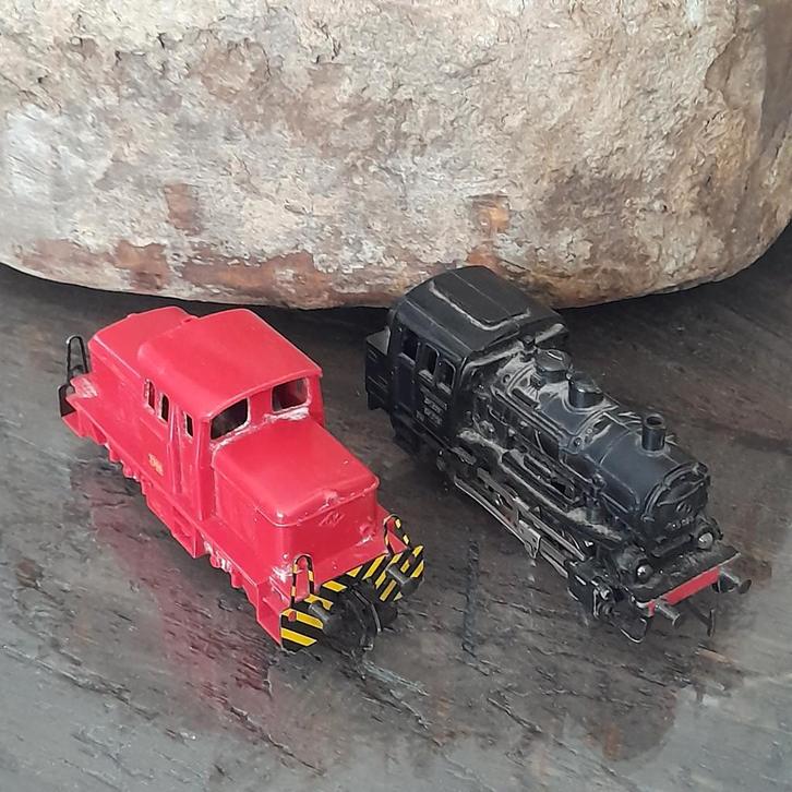 2 x locomotief, Hobby en Vrije tijd, Modeltreinen | H0, Gebruikt, Locomotief, Gelijkstroom of Wisselstroom, Overige merken, Ophalen of Verzenden