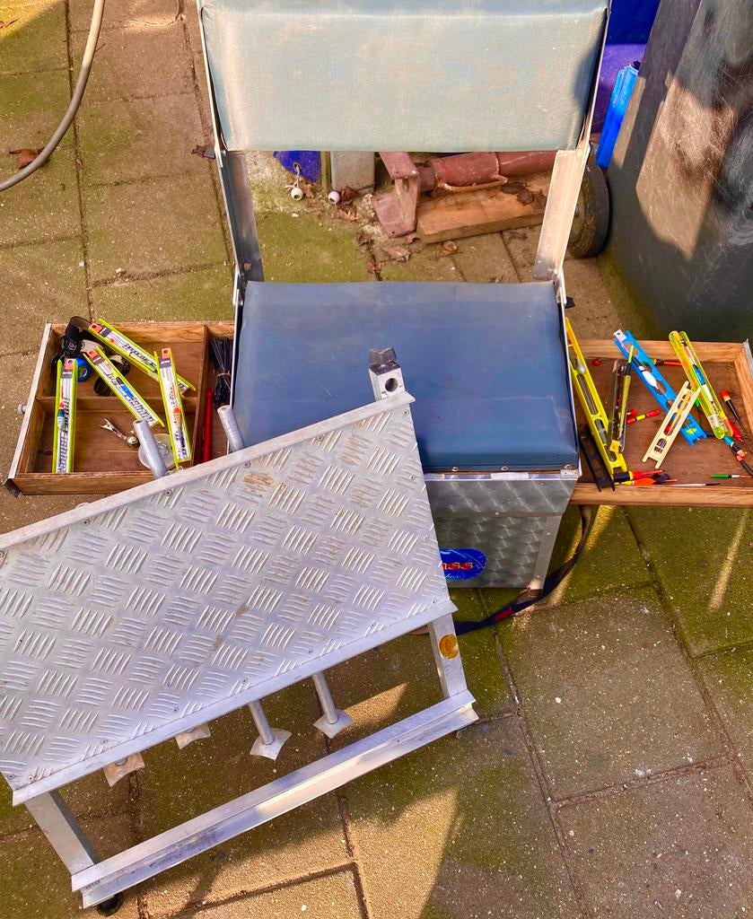 Viskist met plateau + vistuig, Watersport en Boten, Hengelsport | Witvissen, Ophalen of Verzenden, Overige typen