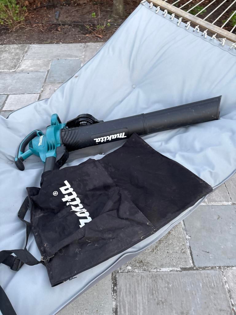 Makita bladblazer met zuig- en versnipperfunctie, Ophalen, Gebruikt, Handgedragen, Met opvangzak