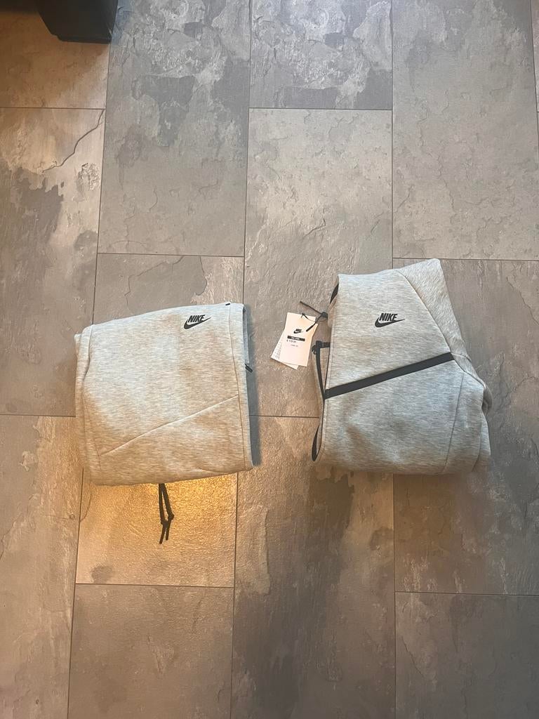 Nike tech fleece maat S Grijs, Kleding | Heren, Sportkleding, Maat 48/50 (M), Nieuw, Ophalen of Verzenden, Grijs