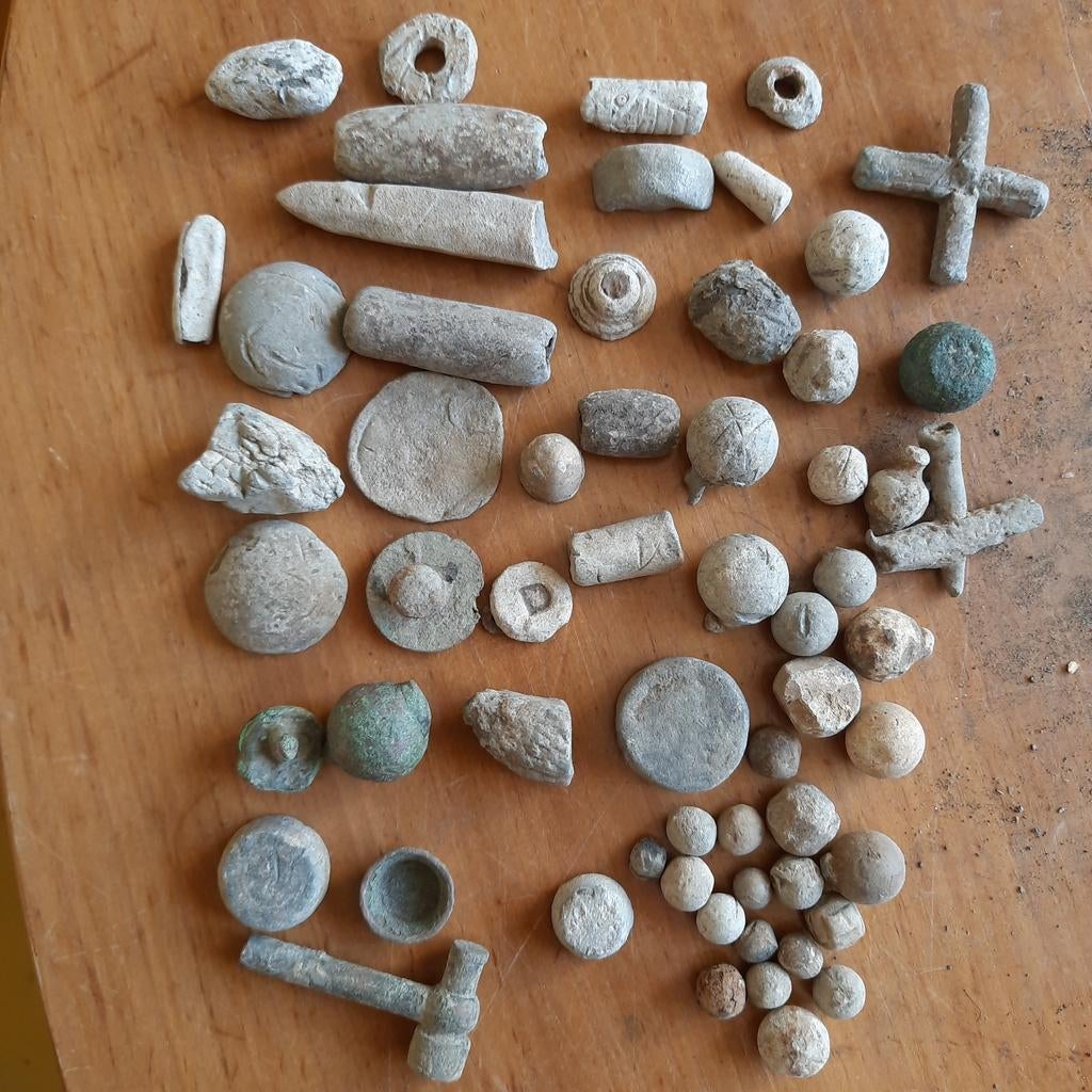 Bodemvondst Friesland: Partij Gewichten en Musketkogels LOOD, Verzenden