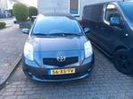 Toyota Yaris 1.3 16V Vvt-i 3DR Luna 2007 Grijs, Auto's, Toyota, Voorwielaandrijving, 40 €/maand, 4 cilinders, 995 kg