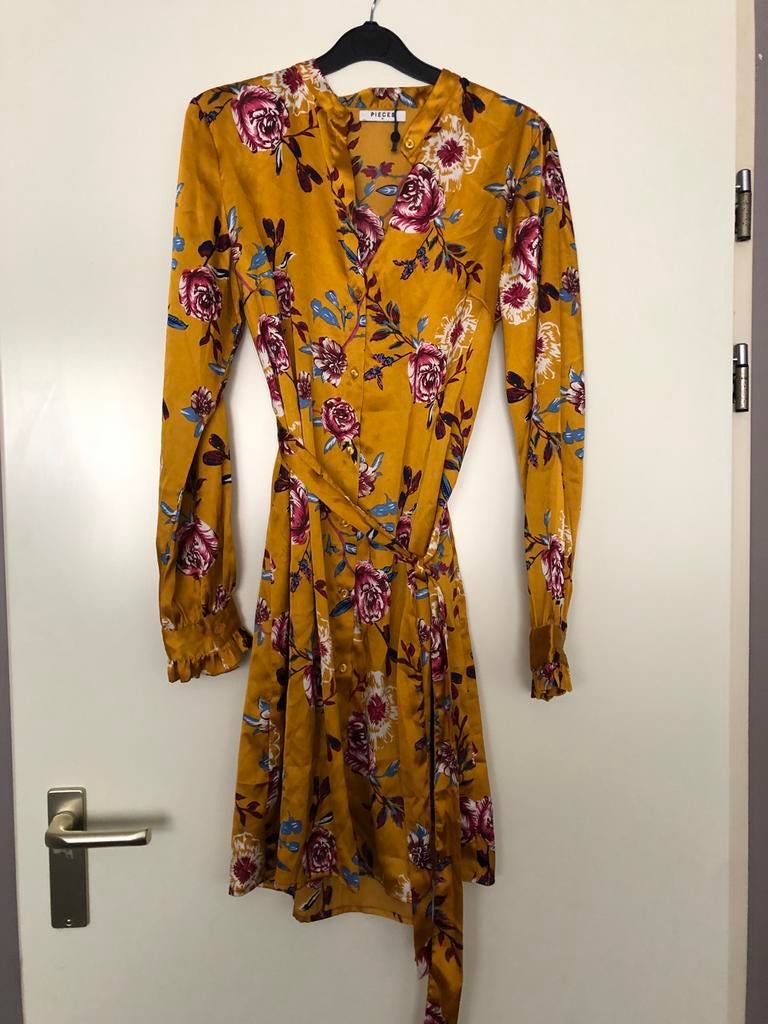 Pieces Zomerjurk Strandjurk Maat M Bloemenprint, Maat 38/40 (M), Geel, Nieuw, Ophalen of Verzenden