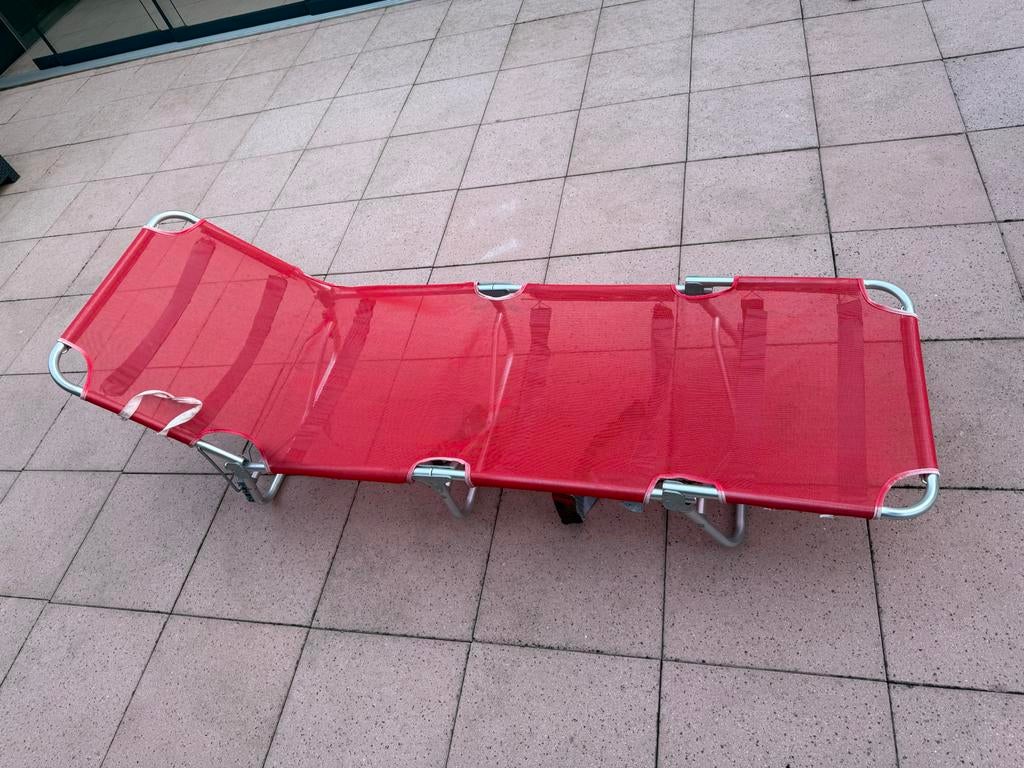 Rood opvouwbaar ligbed/strandbed, Ophalen, Gebruikt