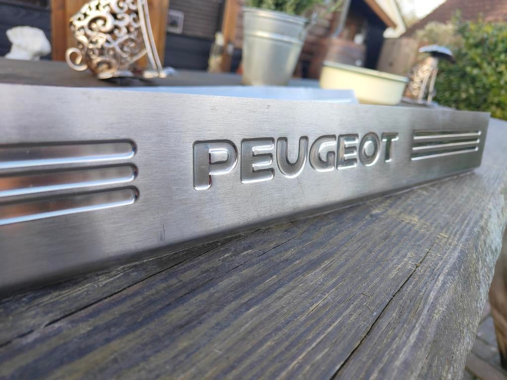 Peugeot instaplijsten metaal, Ophalen