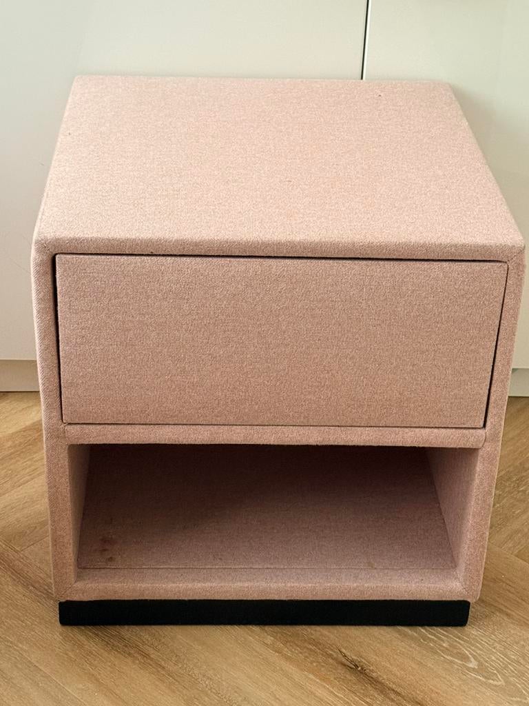 Stijlvol nachtkastje Swiss Sense, Ophalen, Zo goed als nieuw, Minder dan 45 cm