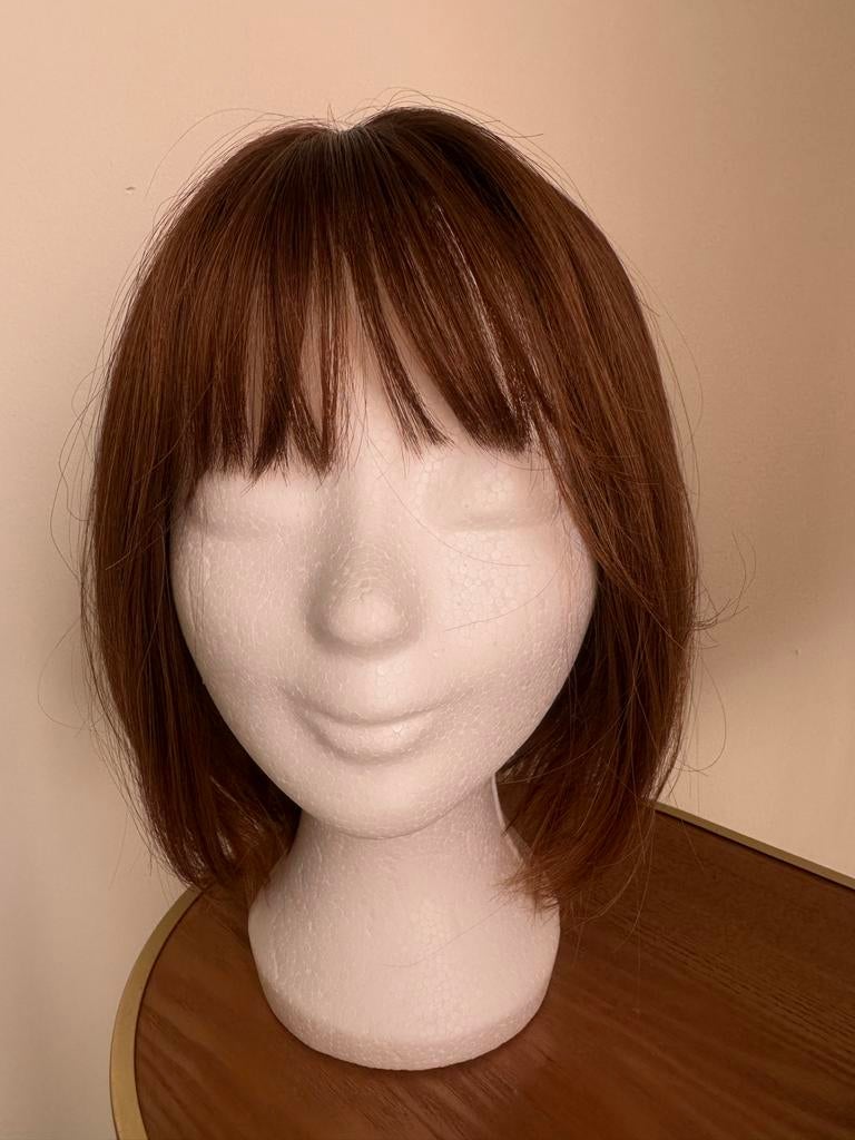 Korte bruine bob pruik met pony, Ophalen, Zo goed als nieuw, Pruik of Haarverlenging