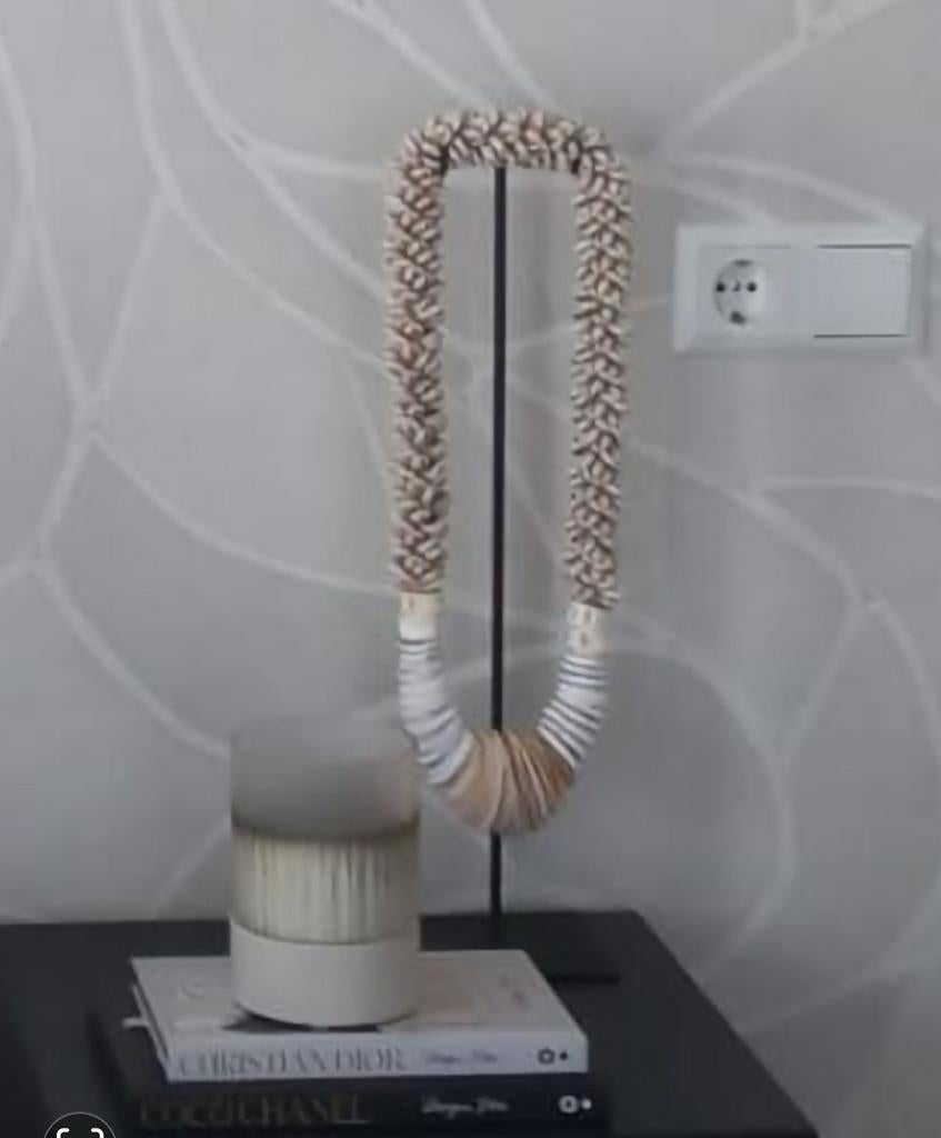 Schelpenketting op standaard, Huis en Inrichting, Woonaccessoires | Overige, Ophalen of Verzenden