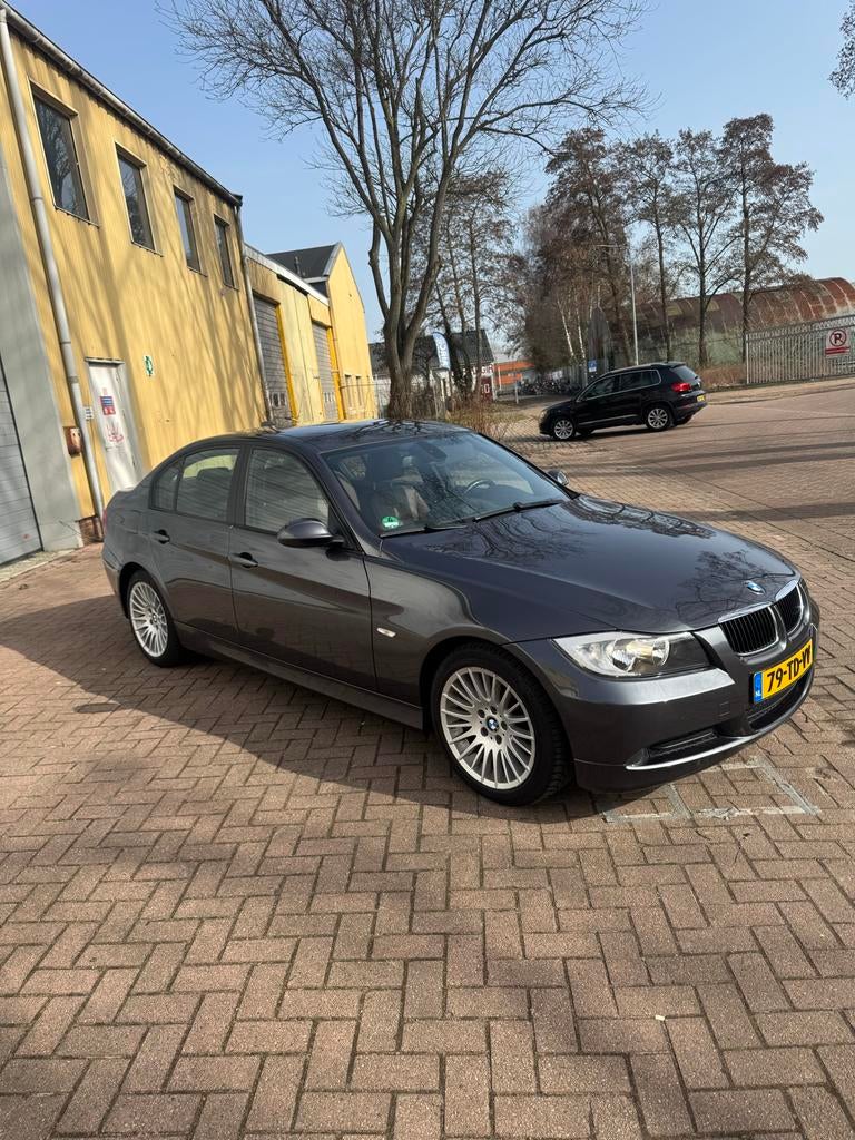 BMW 3-Serie 2.0 I 320 2006 Grijs, Auto's, Achterwielaandrijving, 1995 cc, 4 cilinders, Handgeschakeld