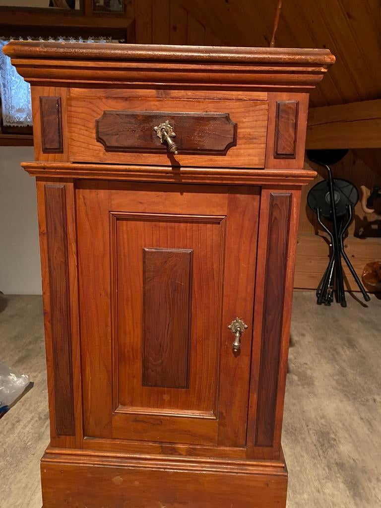 Oud nacht kastje, Antiek en Kunst, Antiek | Meubels | Kasten, Ophalen of Verzenden