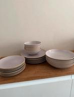 Compleet IKEA servies in roze/beige tinten, Huis en Inrichting, Keuken | Servies, Ophalen, Gebruikt, Keramiek, Effen