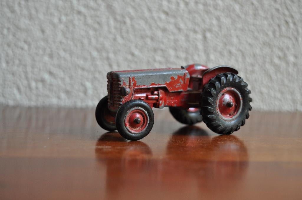 Matchbox K-4 McCormick International Tractor 1961-1966, Ophalen of Verzenden, Gebruikt, Tractor of Landbouw