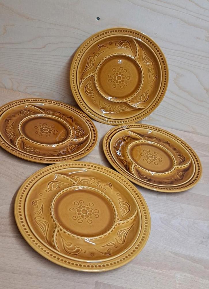 BBQ of fondue borden - Barbotine, Antiek en Kunst, Antiek | Servies los, Ophalen of Verzenden