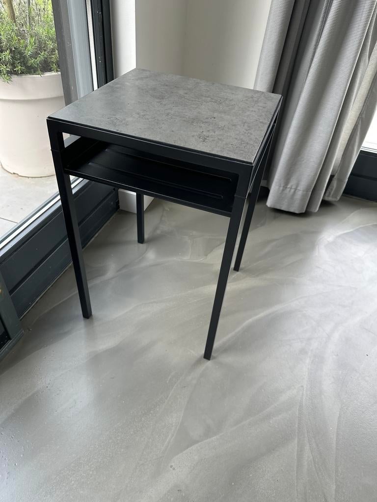 IKEA Nyboda bijzettafel, Huis en Inrichting, Tafels | Bijzettafels, Minder dan 55 cm, Gebruikt, Metaal of Aluminium, Vierkant