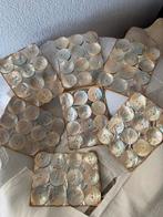 Antieke parelmoer knopen op kaart., Ophalen of Verzenden