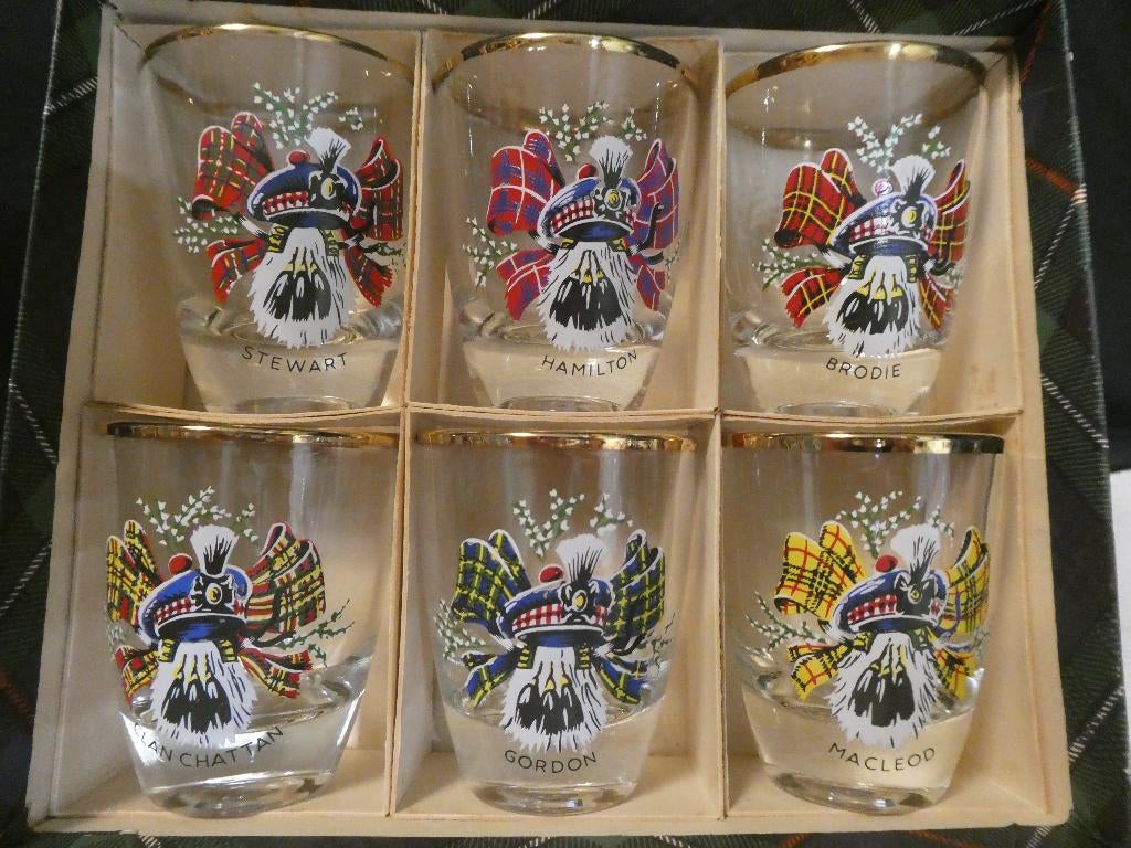 Vintage shotglaasjes met Schotse clans, met originele doos, Verzamelen, Ophalen of Verzenden, Zo goed als nieuw, Borrel- of Shotglas