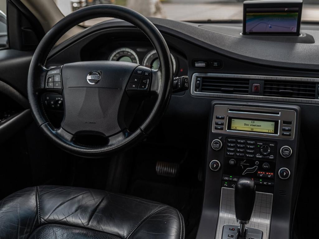 Volvo XC70 2.4 D5 Kinetic - AUTOMAAT - STOEL VERW - ZWART LE, Auto's, Volvo, Automaat, 1716 kg, Gebruikt, Zwart