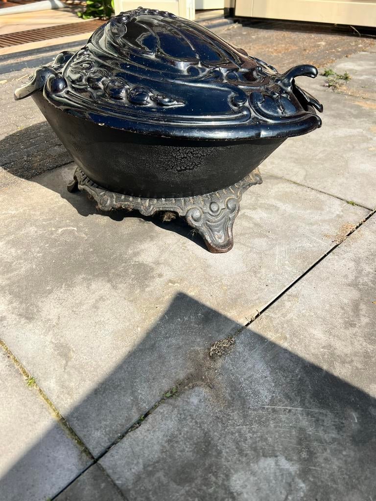 Antieke gietijzeren kolenkit, Ophalen