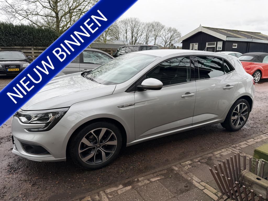Renault Mégane 1.3 TCe Bose CARPLAY|LED|CAMERA (bj 2018), Voorwielaandrijving, Gebruikt, Euro 6, 4 cilinders