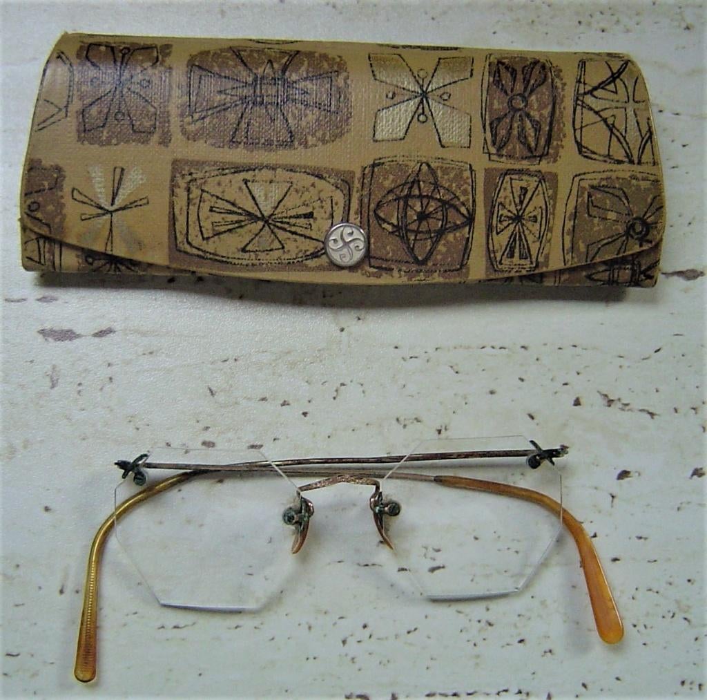 Aparte oude bril in koker In prima staat, Ophalen of Verzenden, Zo goed als nieuw, Bril, Overige merken