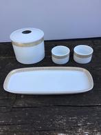 Porseleinen badkamerset met goudkleurige meanderrand, Ophalen of Verzenden