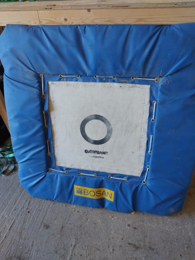 Trampoline met blauwe rand, Ophalen of Verzenden